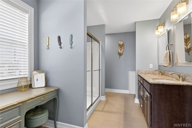8 Weathersfield Ln, Lancaster, NY 14086