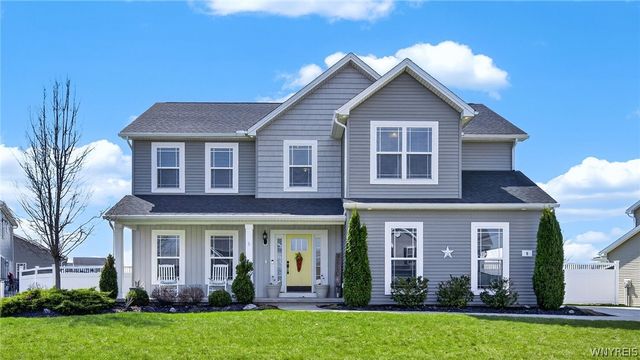 8 Weathersfield Ln, Lancaster, NY 14086