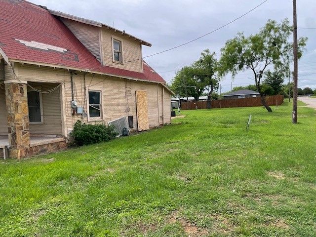 1201 E Hullum Street, Breckenridge, TX 76424