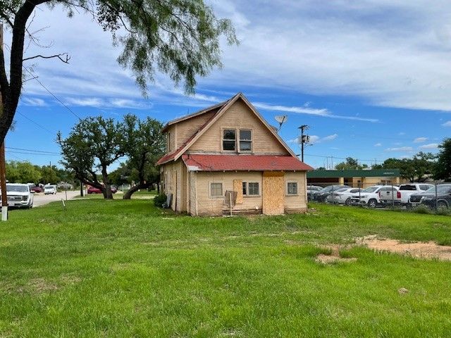 1201 E Hullum Street, Breckenridge, TX 76424