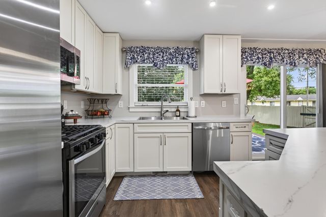 6537 15th Avenue, Jenison, MI 49428