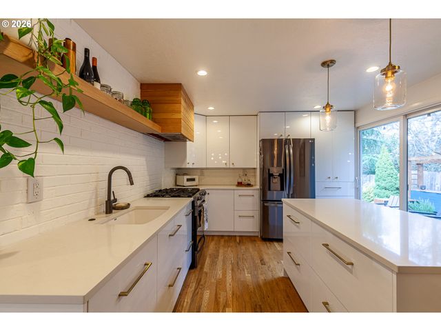 7645 Sw CEDARCREST St, Portland, OR 97223