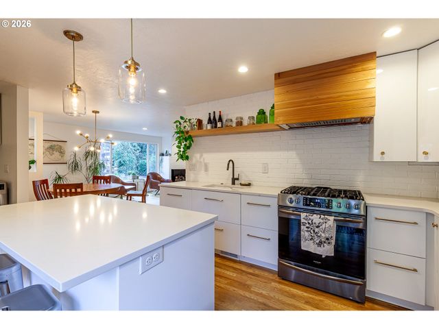 7645 Sw CEDARCREST St, Portland, OR 97223