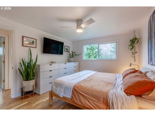 7645 Sw CEDARCREST St, Portland, OR 97223