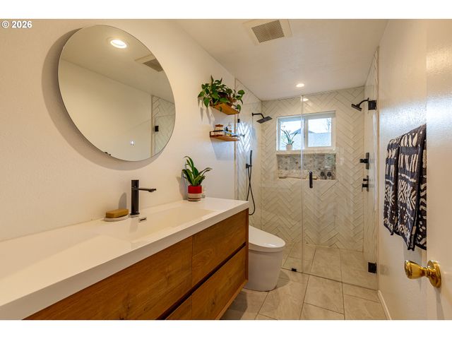 7645 Sw CEDARCREST St, Portland, OR 97223