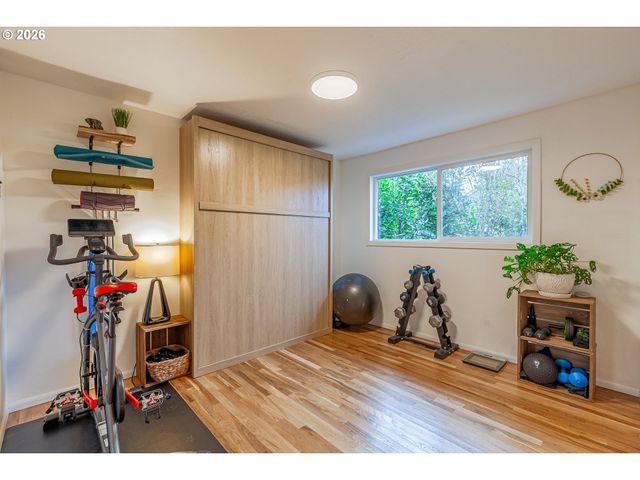 7645 Sw CEDARCREST St, Portland, OR 97223