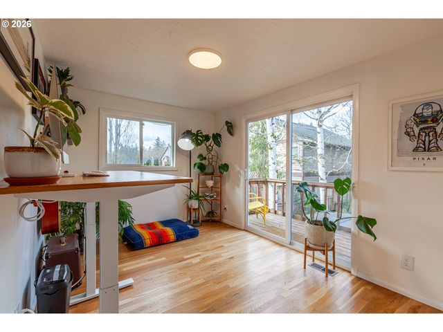 7645 Sw CEDARCREST St, Portland, OR 97223