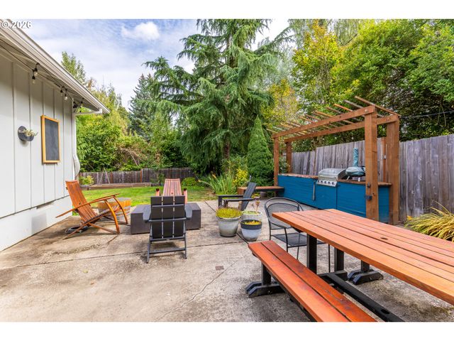 7645 Sw CEDARCREST St, Portland, OR 97223