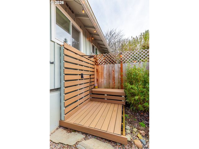 7645 Sw CEDARCREST St, Portland, OR 97223