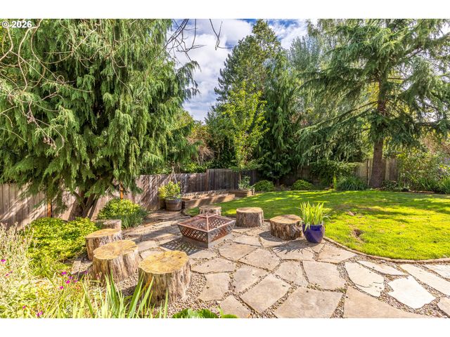 7645 Sw CEDARCREST St, Portland, OR 97223