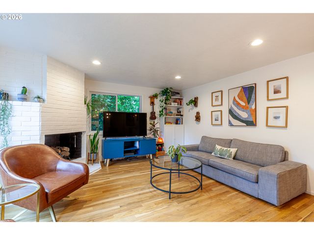 7645 Sw CEDARCREST St, Portland, OR 97223