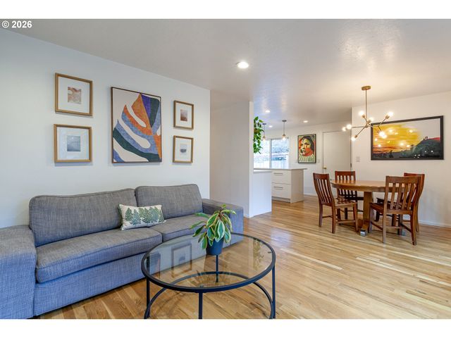 7645 Sw CEDARCREST St, Portland, OR 97223