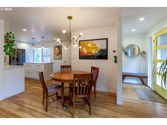 7645 Sw CEDARCREST St, Portland, OR 97223
