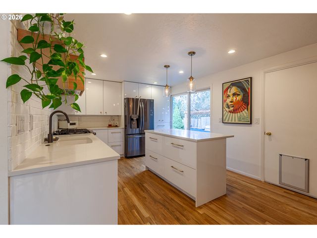 7645 Sw CEDARCREST St, Portland, OR 97223