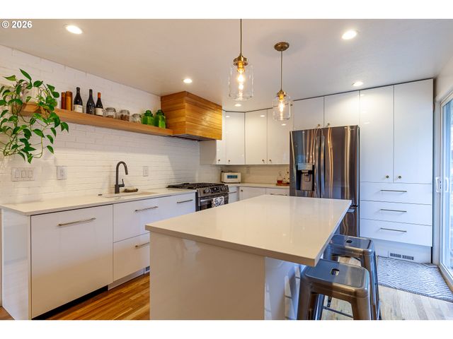 7645 Sw CEDARCREST St, Portland, OR 97223