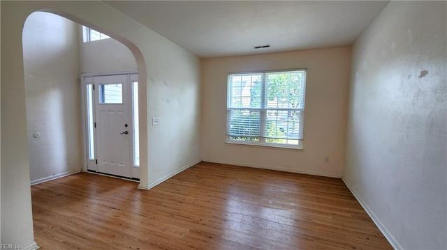 1828 Somersby LN, Virginia Beach, VA 23456