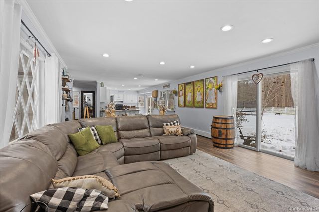 33 Randall Road, Wading River, NY 11792