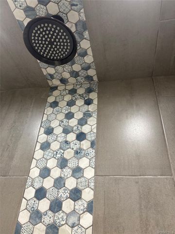 33 Randall Road, Wading River, NY 11792