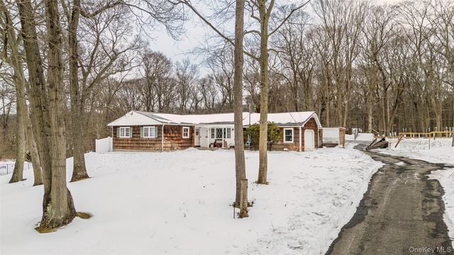 33 Randall Road, Wading River, NY 11792