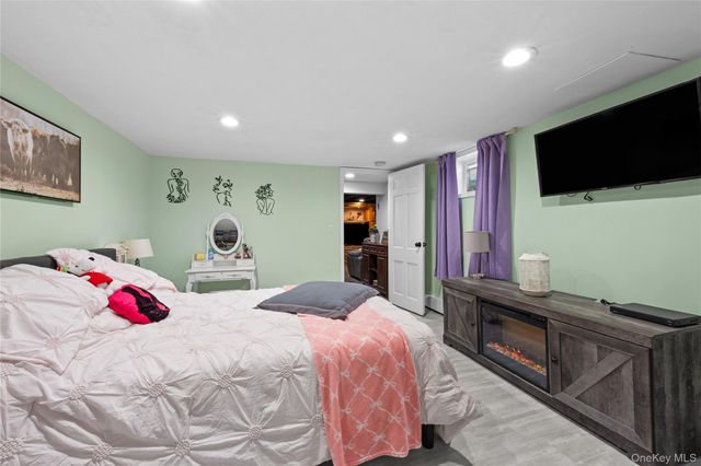 33 Randall Road, Wading River, NY 11792