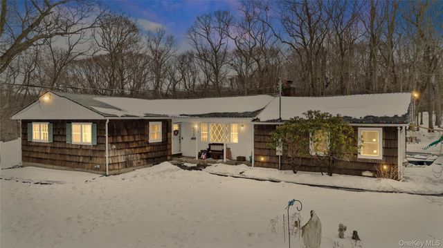 33 Randall Road, Wading River, NY 11792