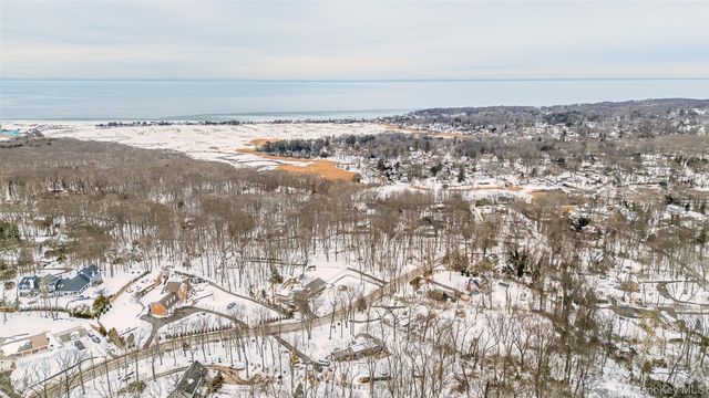 33 Randall Road, Wading River, NY 11792