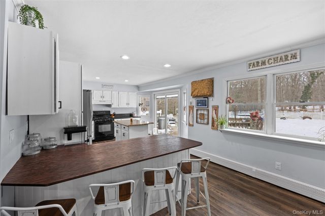 33 Randall Road, Wading River, NY 11792