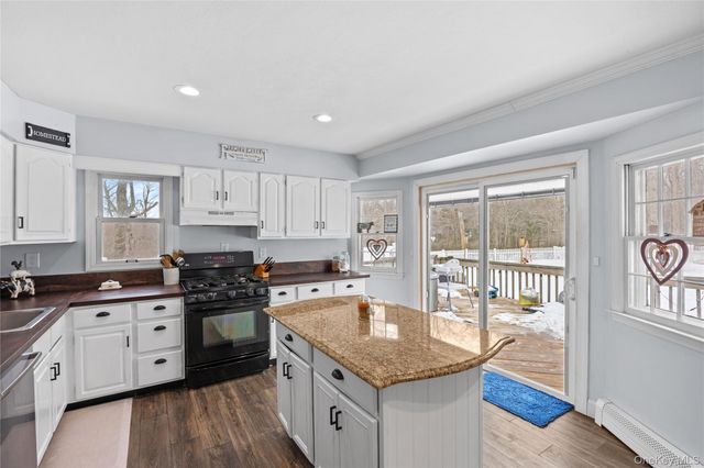 33 Randall Road, Wading River, NY 11792