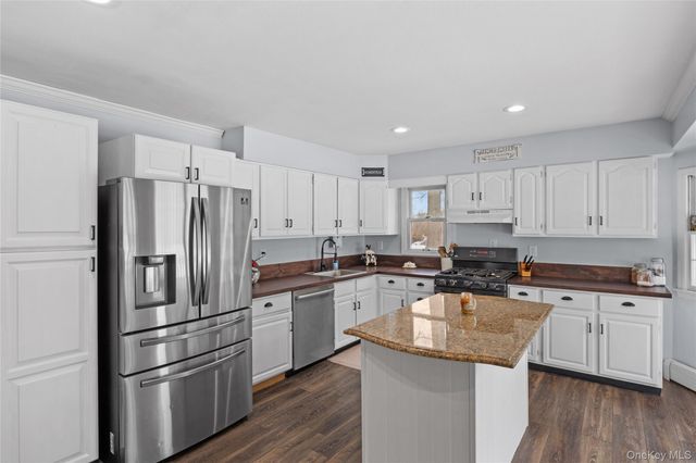 33 Randall Road, Wading River, NY 11792