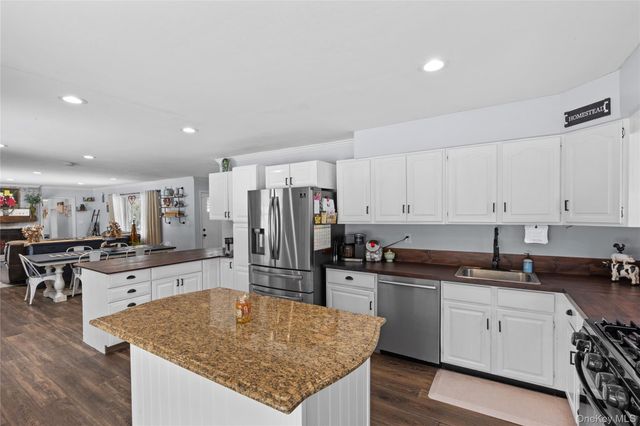 33 Randall Road, Wading River, NY 11792