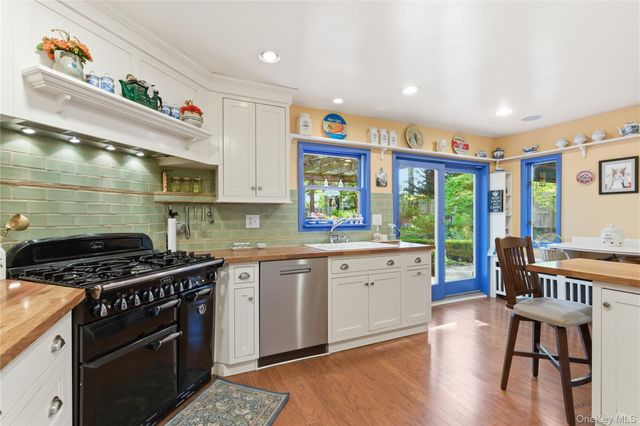 30 Semon Road, Huntington, NY 11743