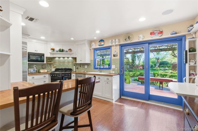 30 Semon Road, Huntington, NY 11743