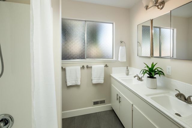 1423 Kyle Court, Sunnyvale, CA 94087