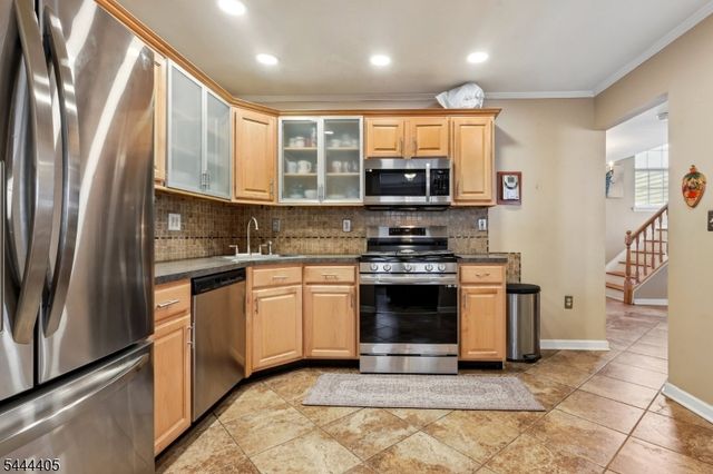 3 Letts Ct, Sayreville Boro, NJ 08872