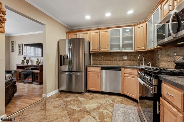 3 Letts Ct, Sayreville Boro, NJ 08872