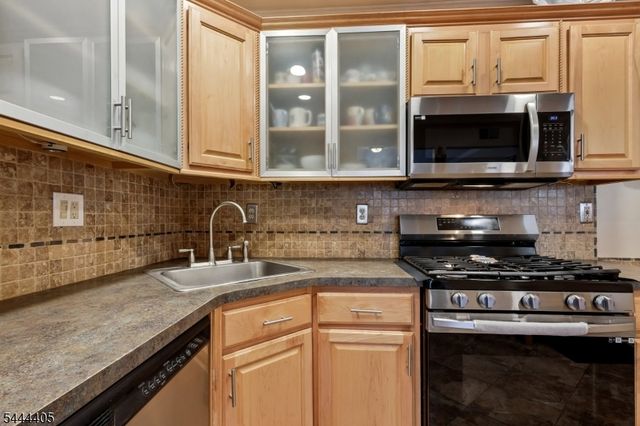 3 Letts Ct, Sayreville Boro, NJ 08872