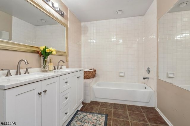 3 Letts Ct, Sayreville Boro, NJ 08872