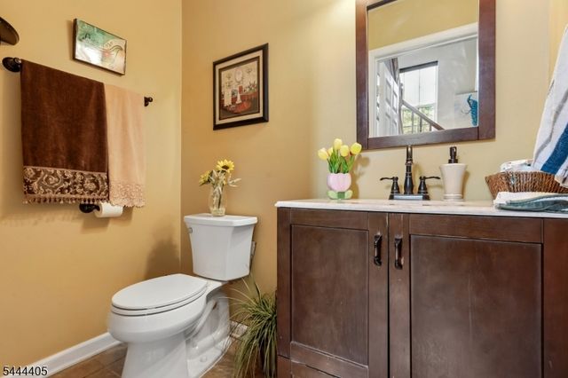 3 Letts Ct, Sayreville Boro, NJ 08872