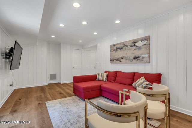 2 Roslyn Drive, Oakhurst, NJ 07755