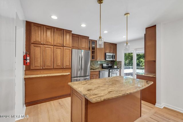 2 Roslyn Drive, Oakhurst, NJ 07755