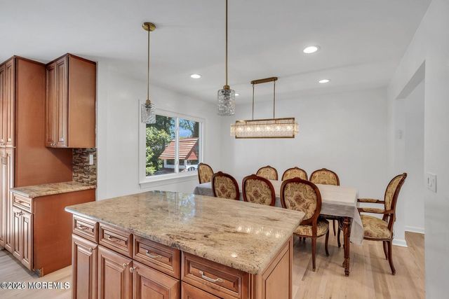 2 Roslyn Drive, Oakhurst, NJ 07755