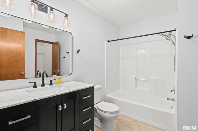 1621 Briarcreek Lane, Springfield, IL 62711