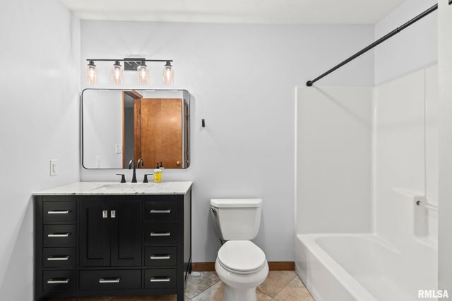 1621 Briarcreek Lane, Springfield, IL 62711