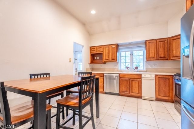 16 Cable Ct, Montville Twp., NJ 07045