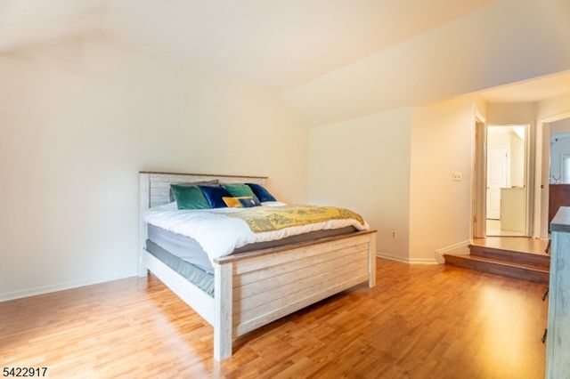 16 Cable Ct, Montville Twp., NJ 07045