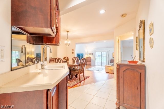 16 Cable Ct, Montville Twp., NJ 07045