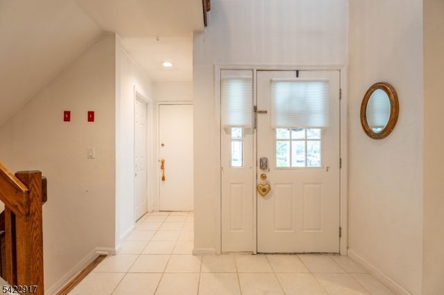 16 Cable Ct, Montville Twp., NJ 07045