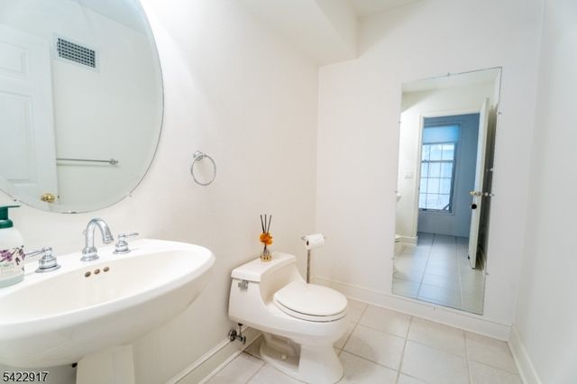 16 Cable Ct, Montville Twp., NJ 07045