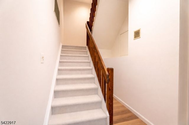 16 Cable Ct, Montville Twp., NJ 07045