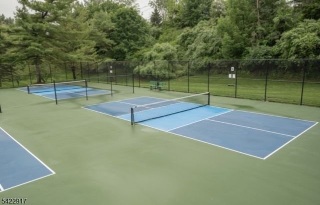 16 Cable Ct, Montville Twp., NJ 07045